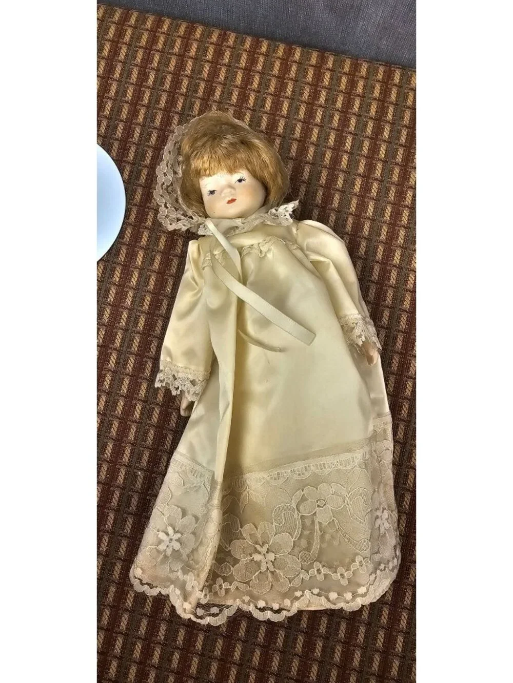 Avon Porcelain Doll In Lace Dress With Bonnet Vintage Collectible 12 Inches Blon